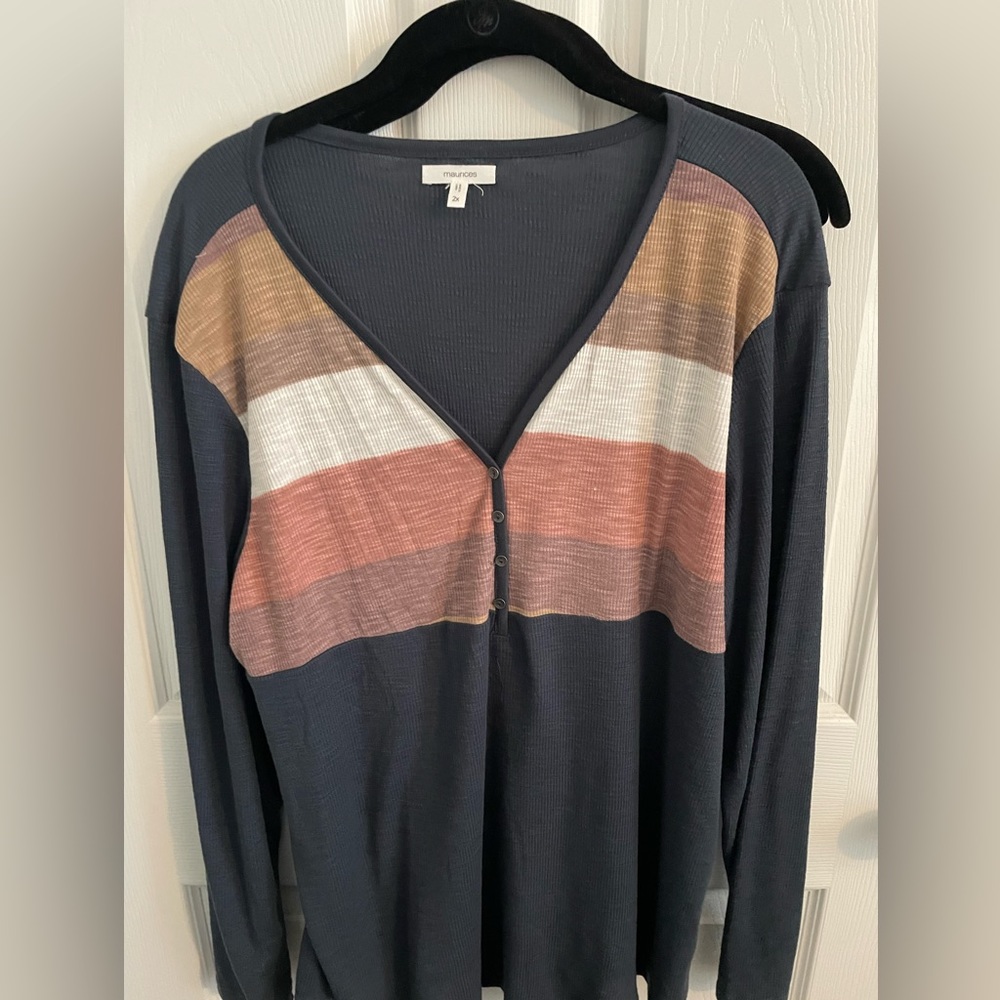 Plus Size 2X Maurices V neck Henley shirt. New without tags.